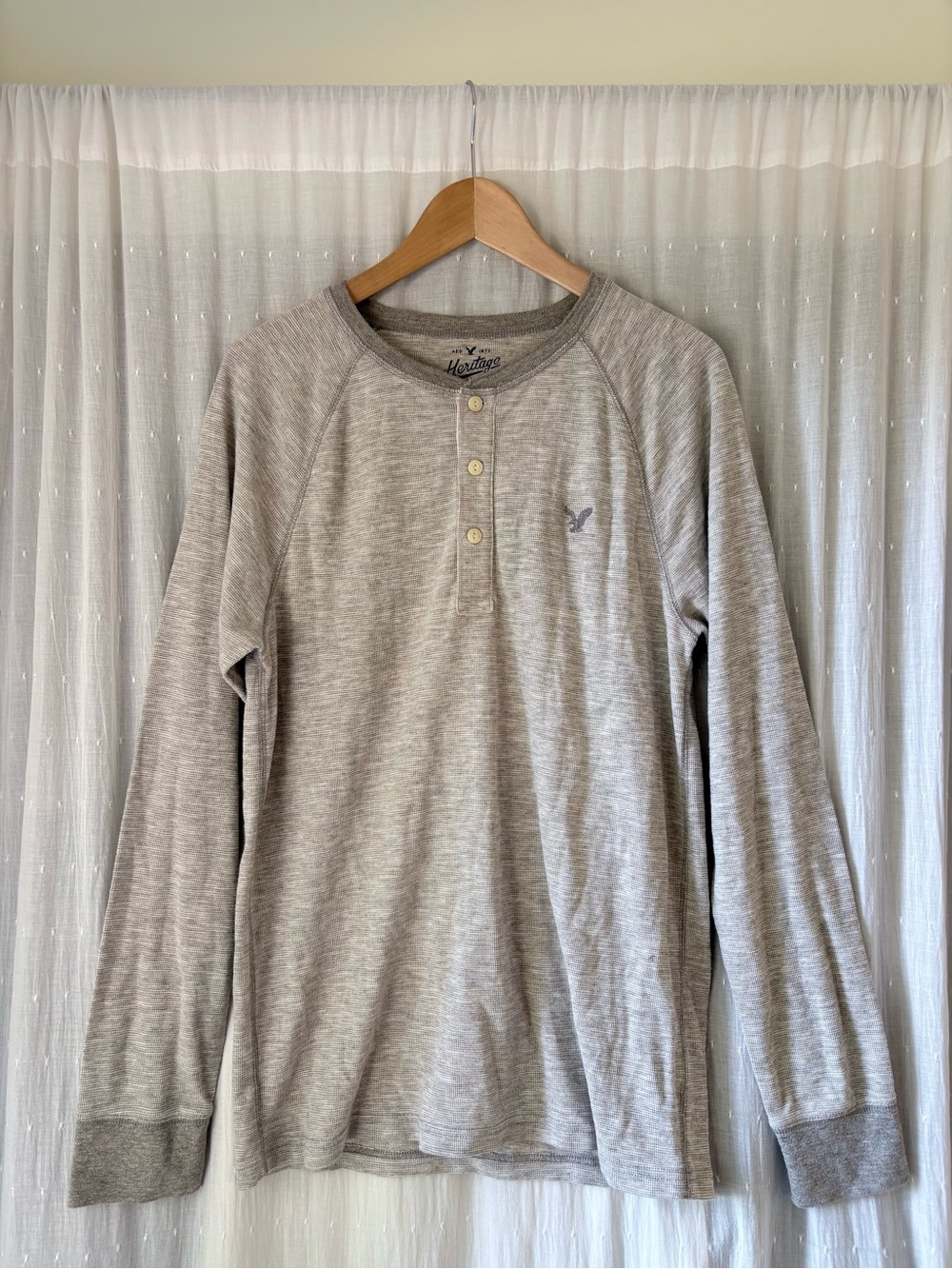 American Eagle Outfitters Men's Light Heather Gray Long-Sleeve Henley